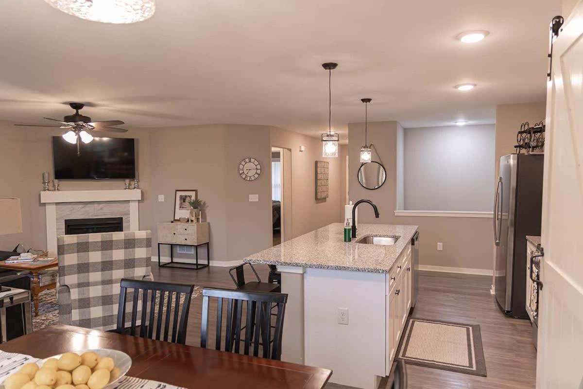 Brand New 2 Bed With Office Villa Loves Park Exterior photo